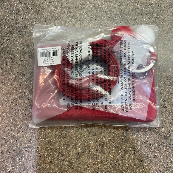 🆕 Vera Bradley Peanuts Zip ID Lanyard in Snoopy Ski - Picture 5 of 8